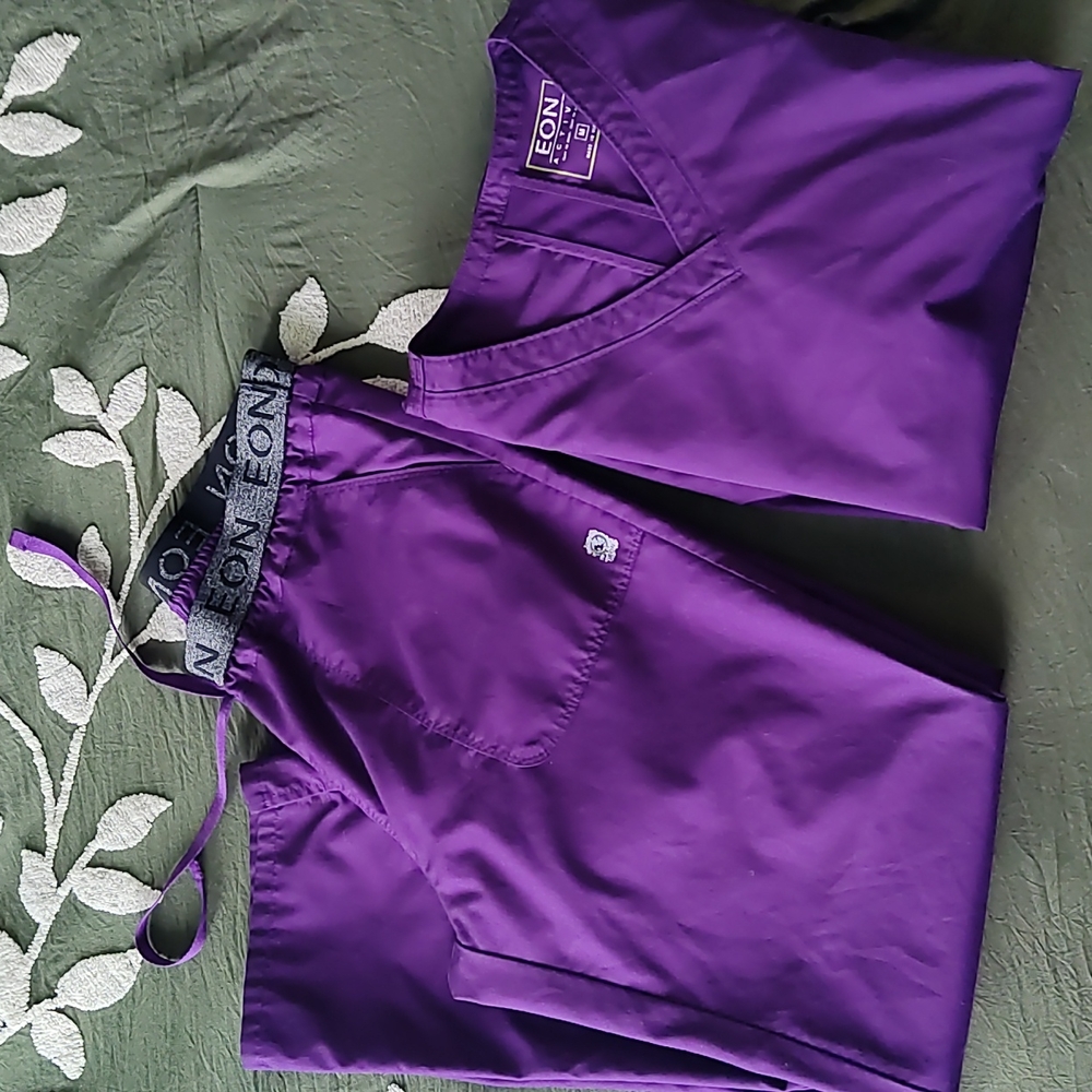 Eon scrubs